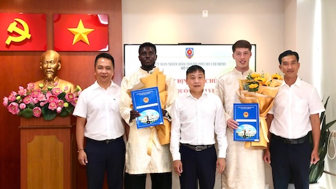 Hai cầu thủ Olaha và Williams của CA TP.HCM chính thức thành công dân Việt Nam